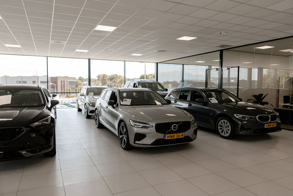 Occasions in de showroom van Auto Schippers in Rijssen